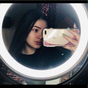 Meet your Posher, Carly